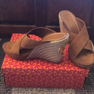 Tory Burch Bailey 110mm Wedge Mule Lancaster Suede